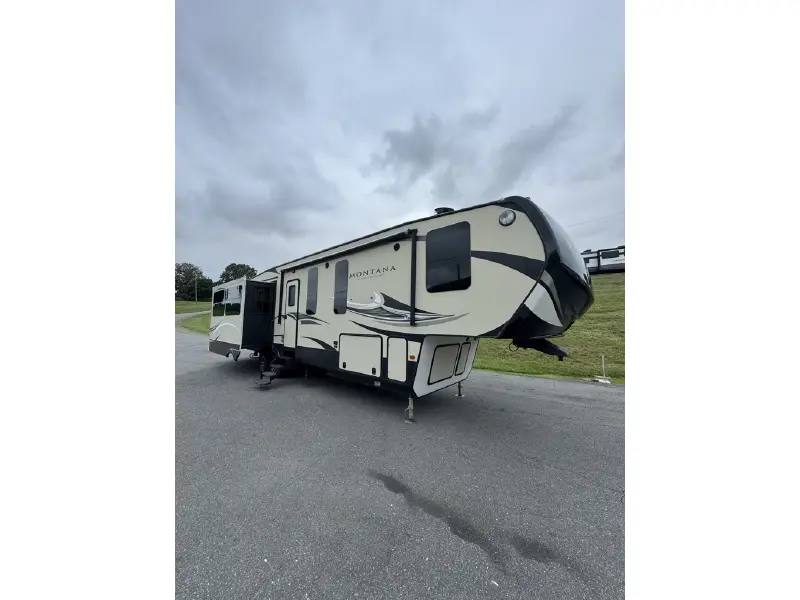 2017 KEYSTONE MONTANA HIGH COUNTRY 370BR