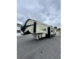2017 KEYSTONE MONTANA HIGH COUNTRY 370BR