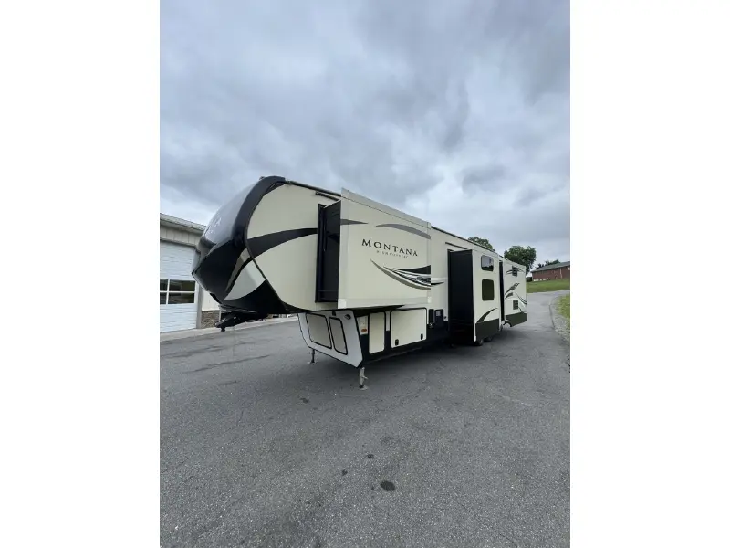 2017 KEYSTONE MONTANA HIGH COUNTRY 370BR