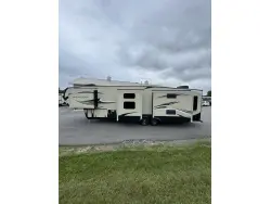 2017 KEYSTONE MONTANA HIGH COUNTRY 370BR