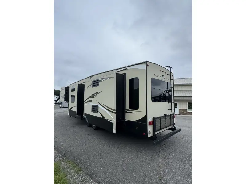 2017 KEYSTONE MONTANA HIGH COUNTRY 370BR