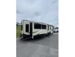 2017 KEYSTONE MONTANA HIGH COUNTRY 370BR
