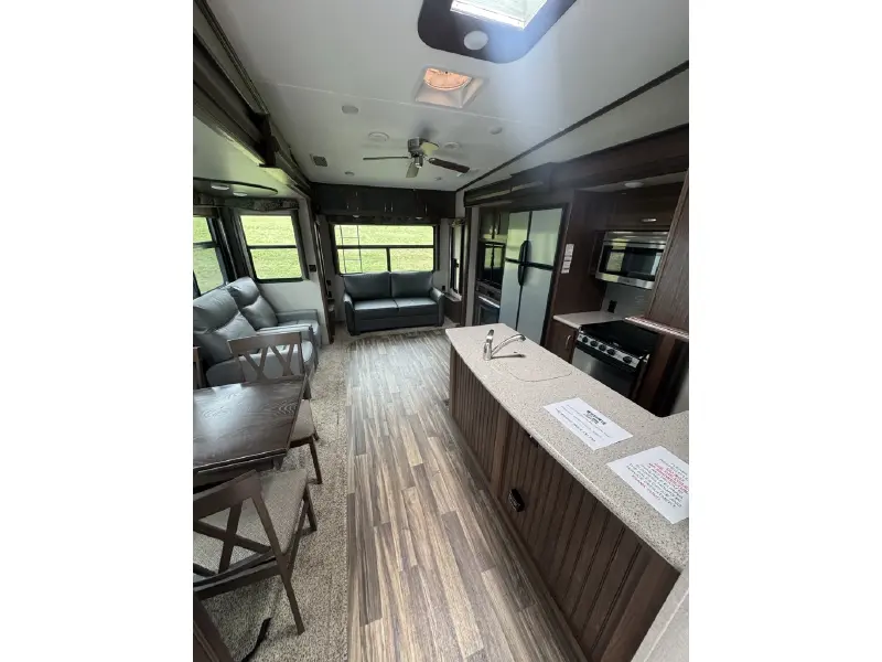 2017 KEYSTONE MONTANA HIGH COUNTRY 370BR