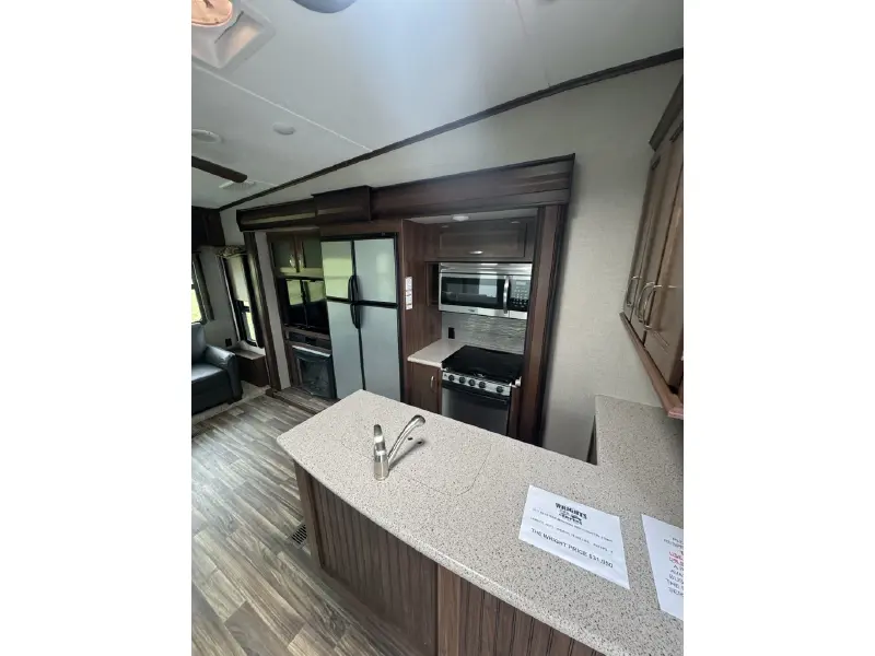 2017 KEYSTONE MONTANA HIGH COUNTRY 370BR
