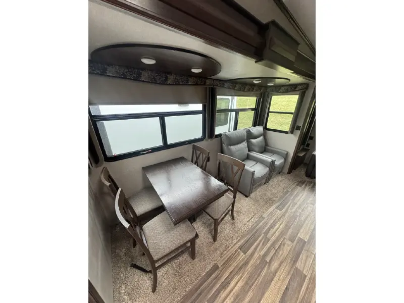 2017 KEYSTONE MONTANA HIGH COUNTRY 370BR