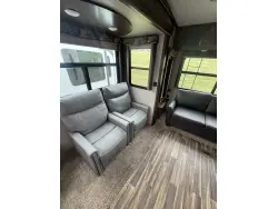 2017 KEYSTONE MONTANA HIGH COUNTRY 370BR