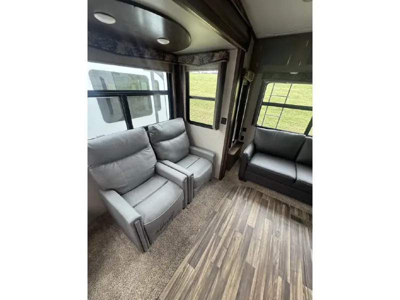2017 KEYSTONE MONTANA HIGH COUNTRY 370BR
