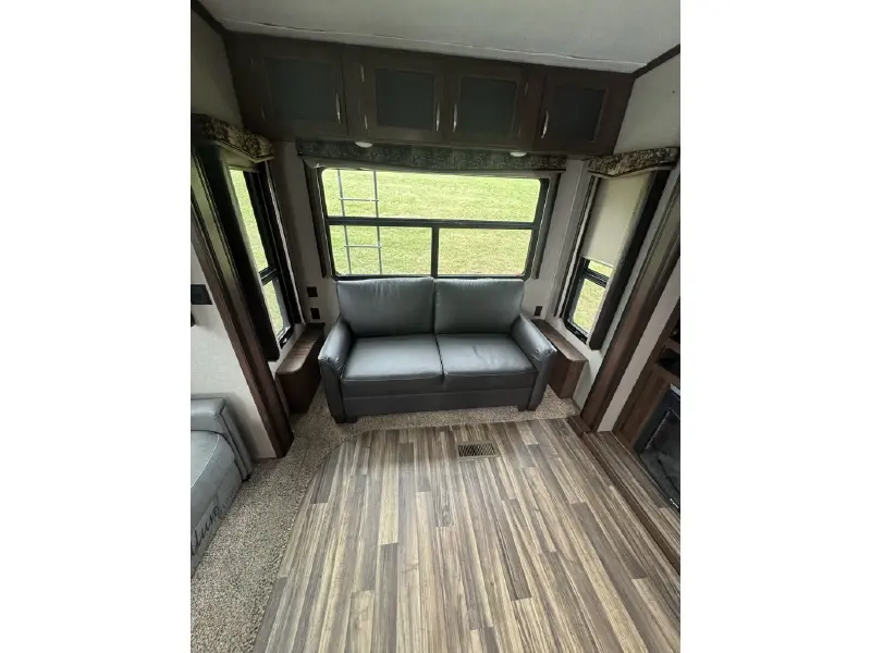 2017 KEYSTONE MONTANA HIGH COUNTRY 370BR