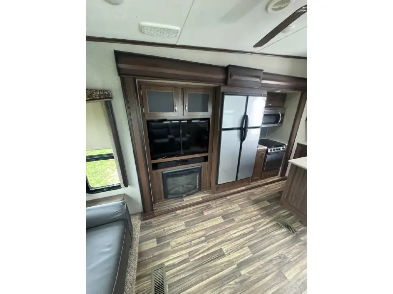 2017 KEYSTONE MONTANA HIGH COUNTRY 370BR