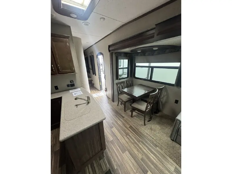 2017 KEYSTONE MONTANA HIGH COUNTRY 370BR