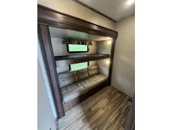 2017 KEYSTONE MONTANA HIGH COUNTRY 370BR