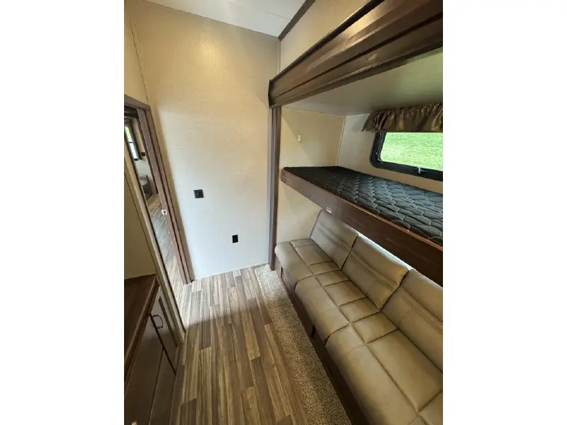 2017 KEYSTONE MONTANA HIGH COUNTRY 370BR