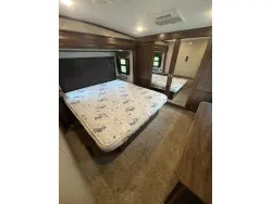 2017 KEYSTONE MONTANA HIGH COUNTRY 370BR