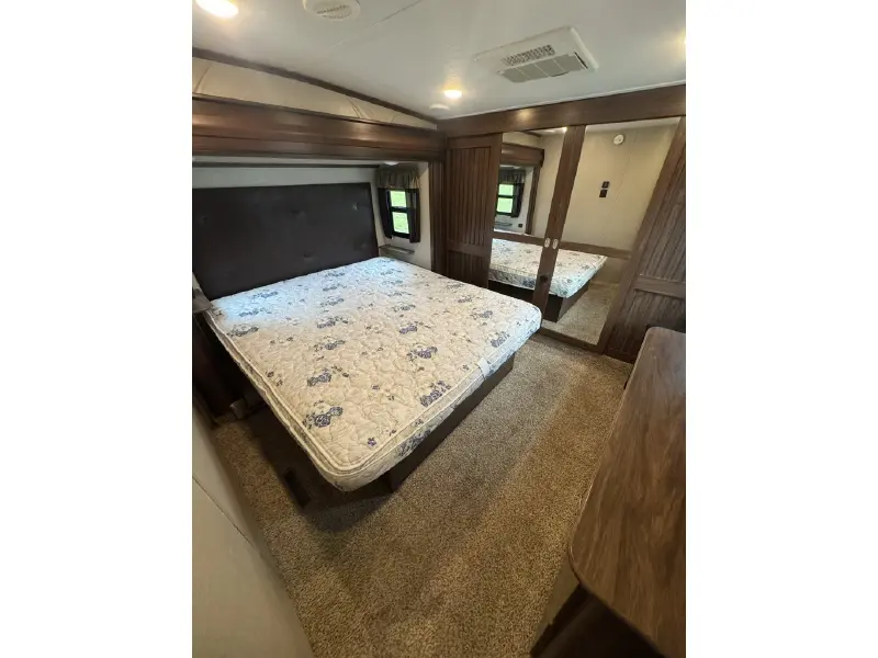 2017 KEYSTONE MONTANA HIGH COUNTRY 370BR