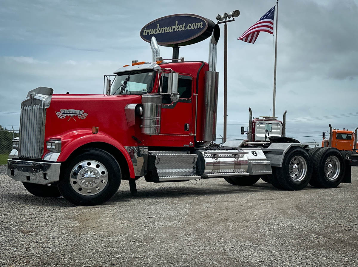 2018 KENWORTH W900L in Olive Branch, MS