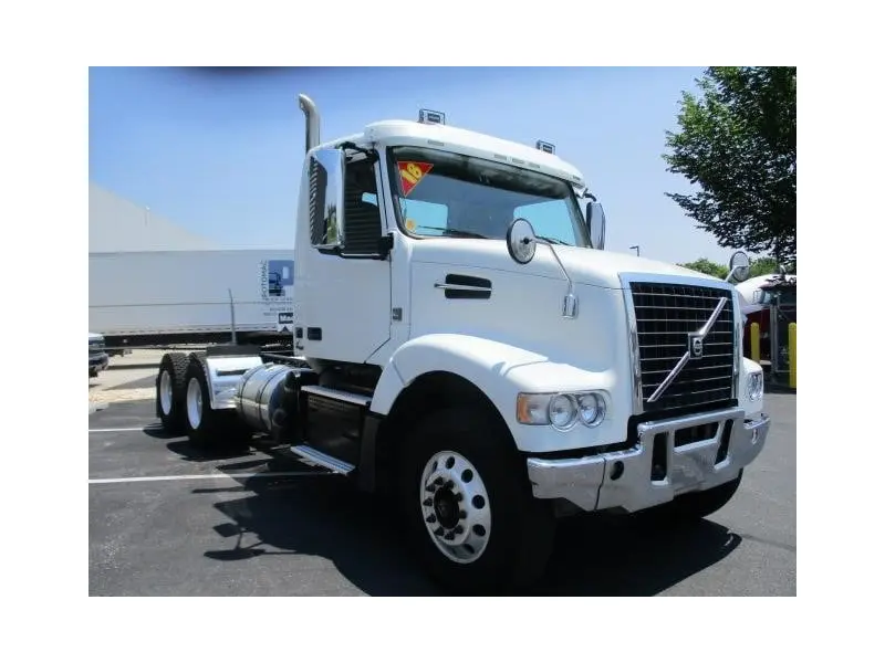 2018 VOLVO VHD64FT300