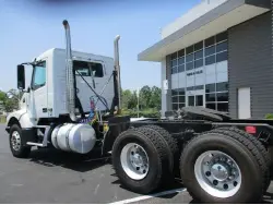 2018 VOLVO VHD64FT300