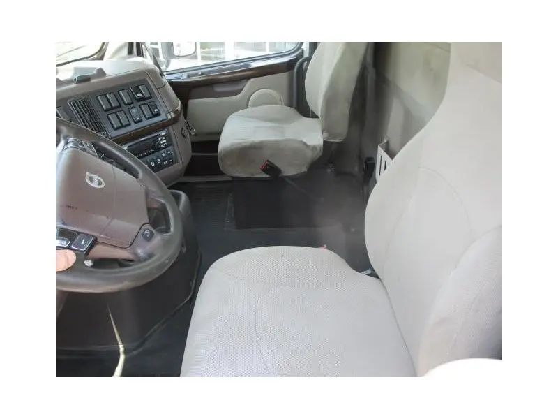 2018 VOLVO VHD64FT300