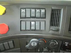 2020 VOLVO VNR64T640