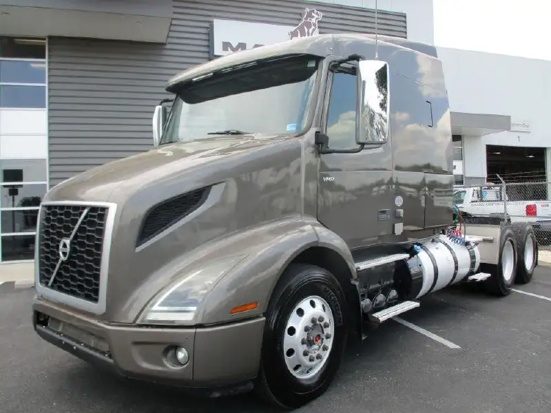 2020 VOLVO VNR64T640