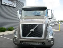 2020 VOLVO VNR64T640