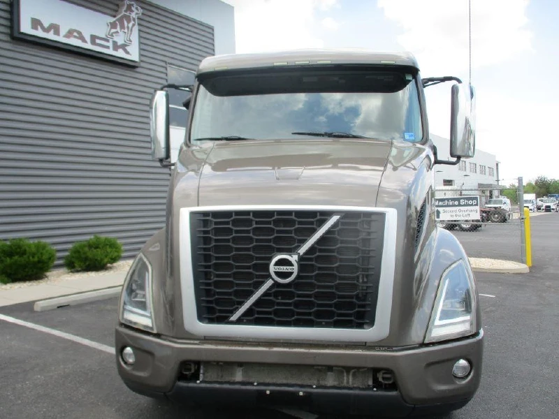 2020 VOLVO VNR64T640