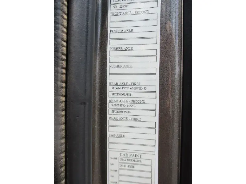 2020 VOLVO VNR64T640