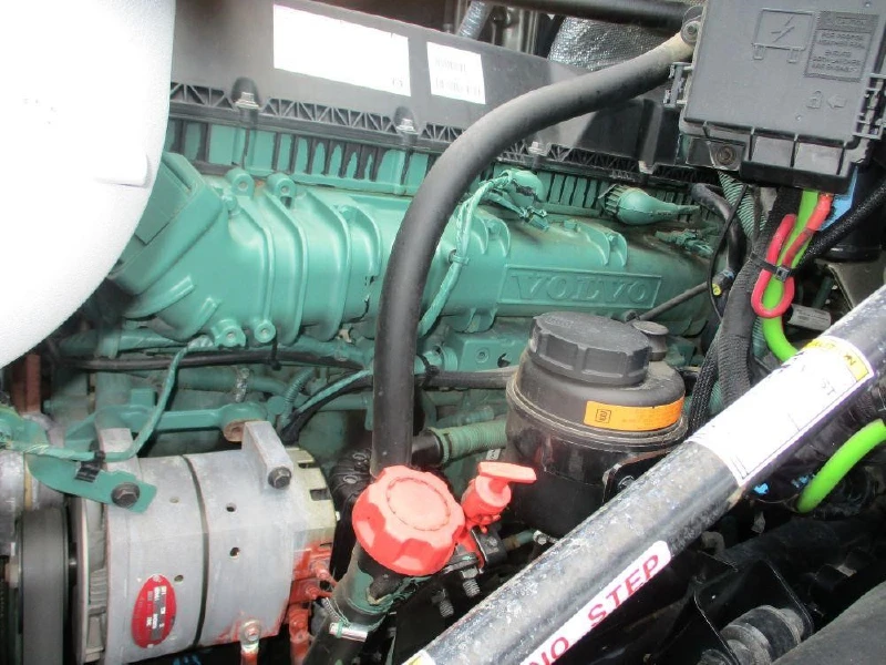2020 VOLVO VNR64T640