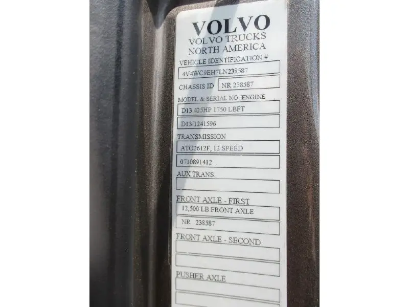 2020 VOLVO VNR64T640