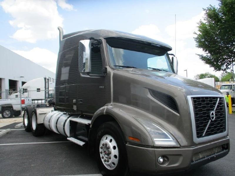 2020 VOLVO VNR64T640