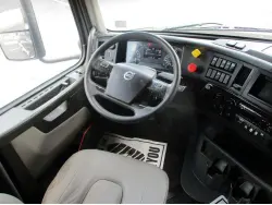 2020 VOLVO VNR64T640