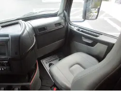 2020 VOLVO VNR64T640