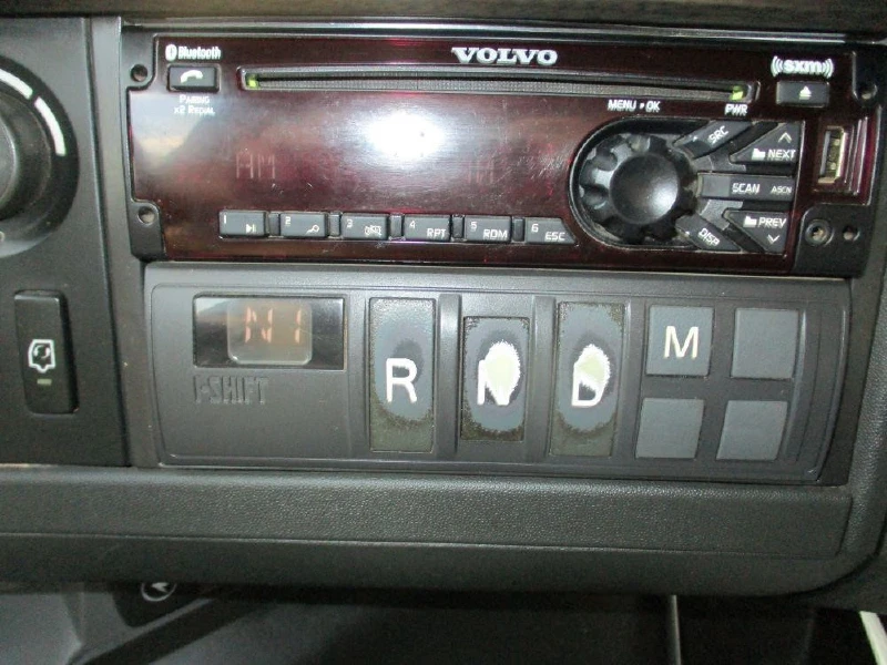 2020 VOLVO VNR64T640