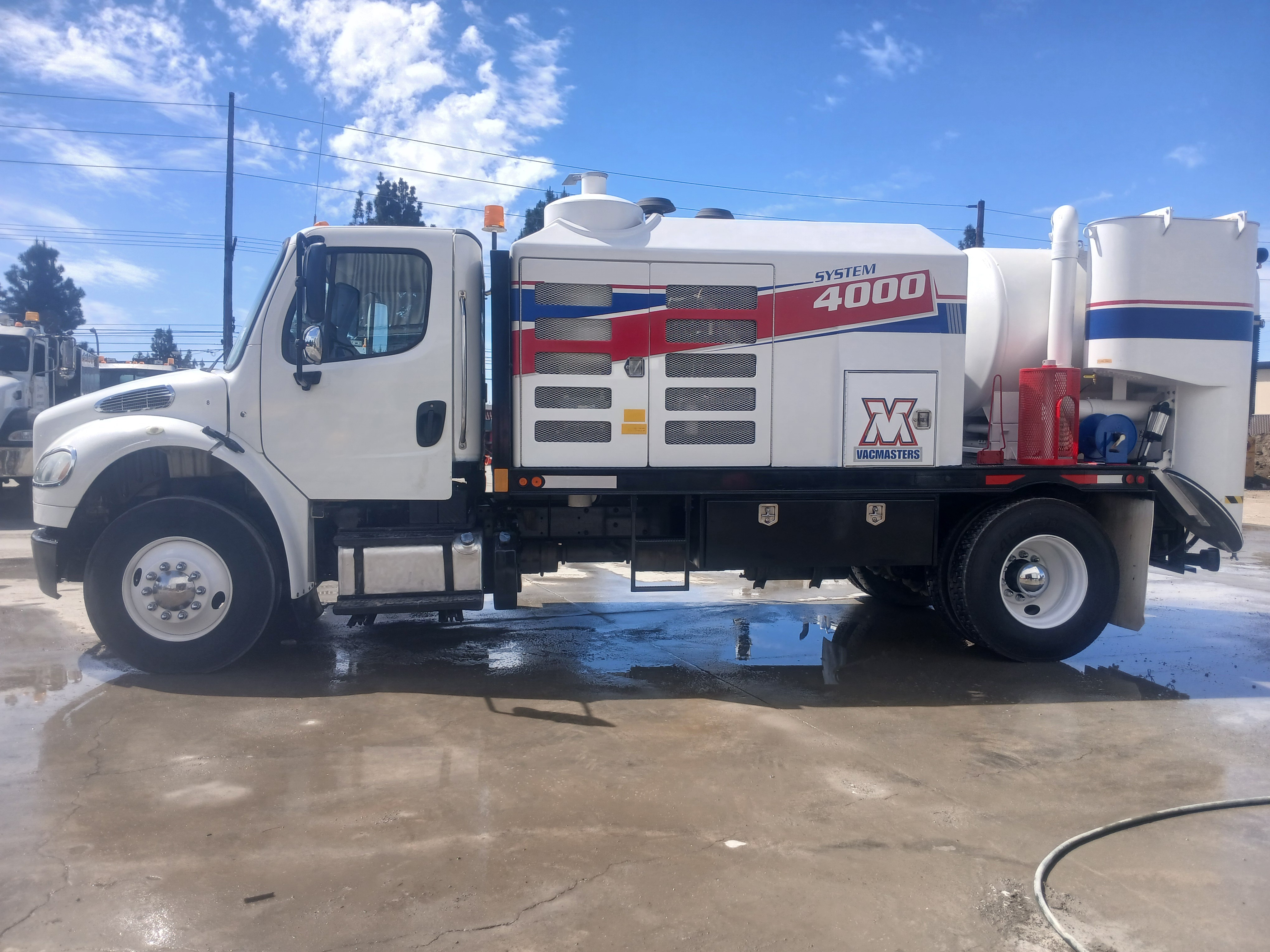 2016 FREIGHTLINER M2 106 in Brea, CA