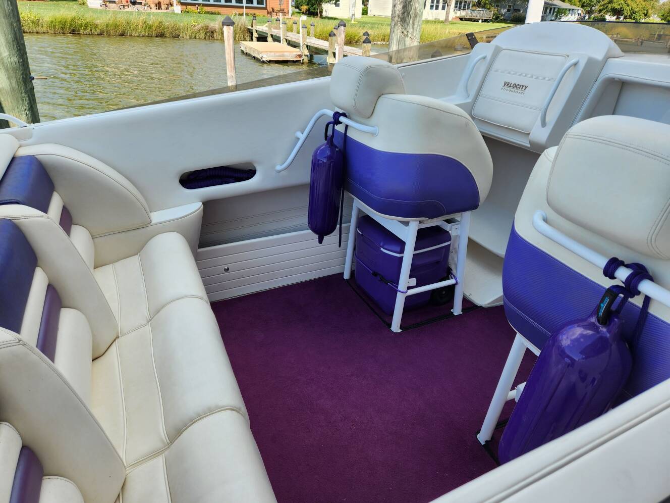 A photo of this 1999 Velocity 320