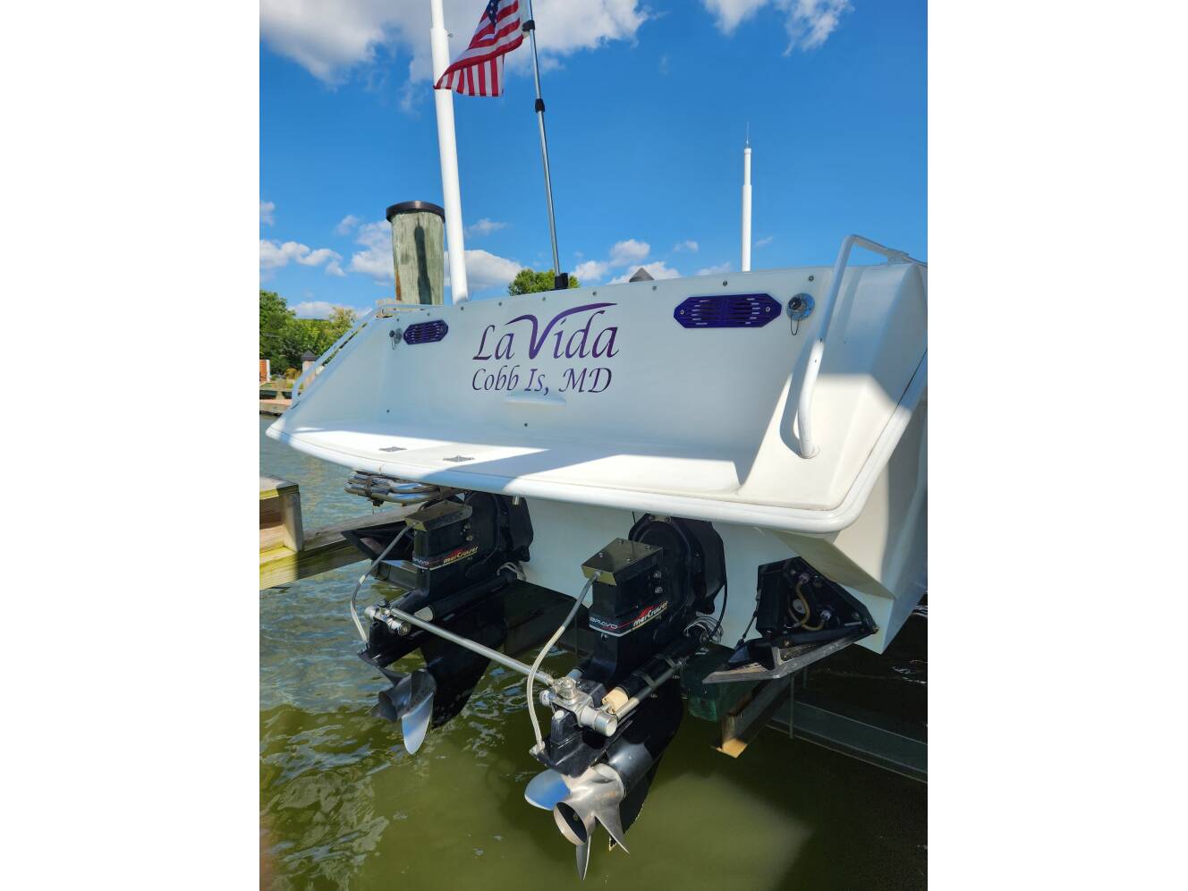 A photo of this 1999 Velocity 320