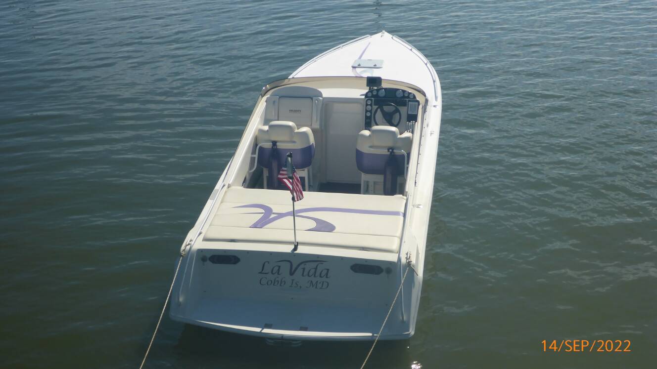 A photo of this 1999 Velocity 320