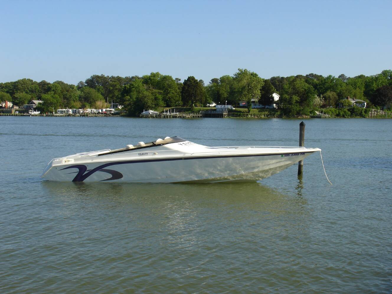 A photo of this 1999 Velocity 320