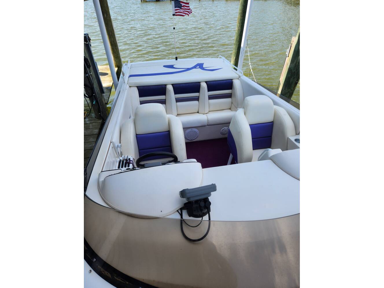 A photo of this 1999 Velocity 320