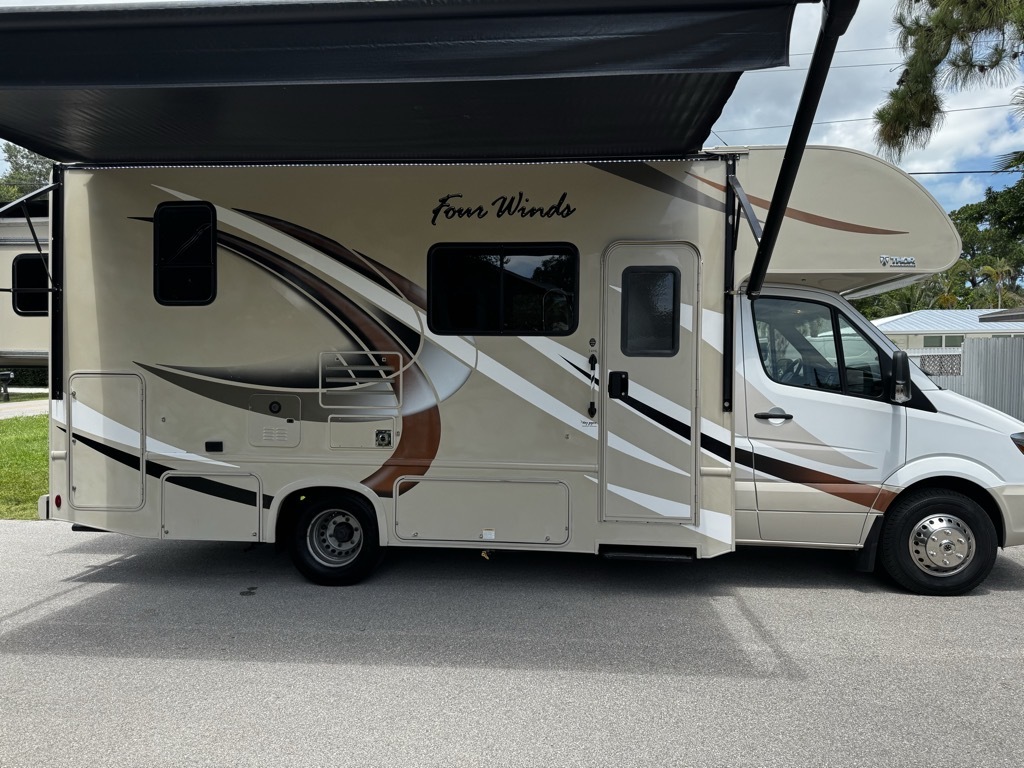 2018 Thor Motor Coach FOUR WINDS 24 in naples FL