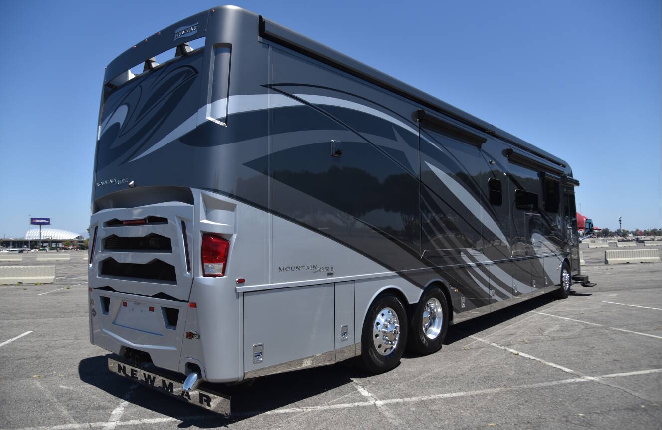 A photo of this 2020 Newmar MOUNTAIN AIRE 4543