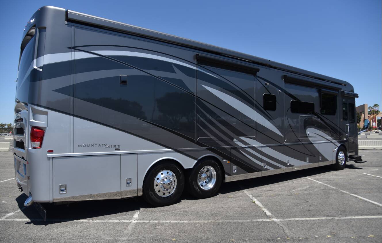 A photo of this 2020 Newmar MOUNTAIN AIRE 4543