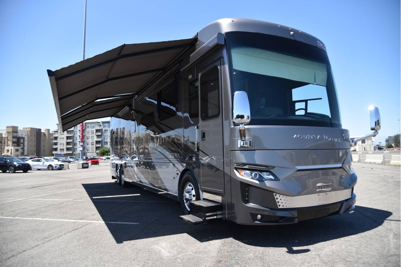 A photo of this 2020 Newmar MOUNTAIN AIRE 4543