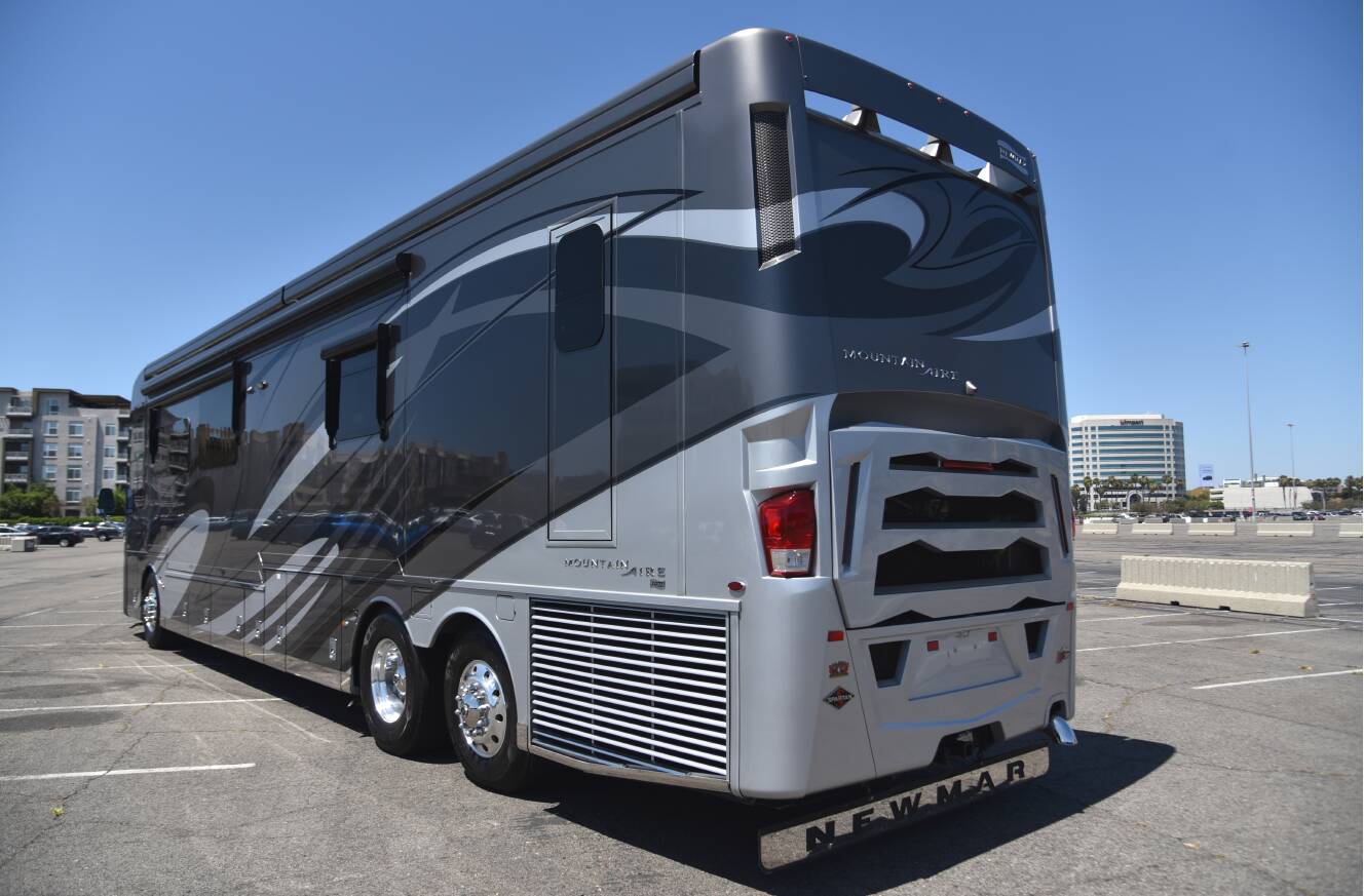 A photo of this 2020 Newmar MOUNTAIN AIRE 4543