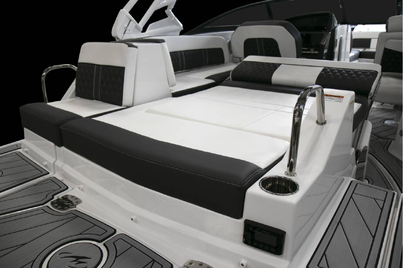 A photo of this 2026 Monterey M Series (Outboard) M-45