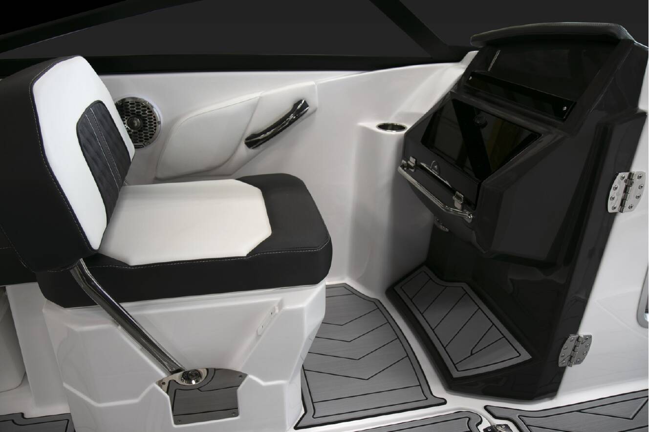 A photo of this 2026 Monterey M Series (Outboard) M-45
