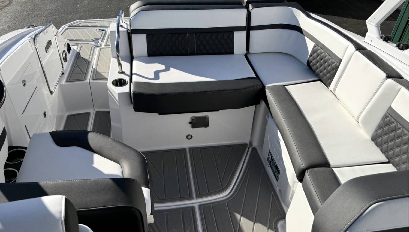 A photo of this 2026 Monterey M6 SERIES