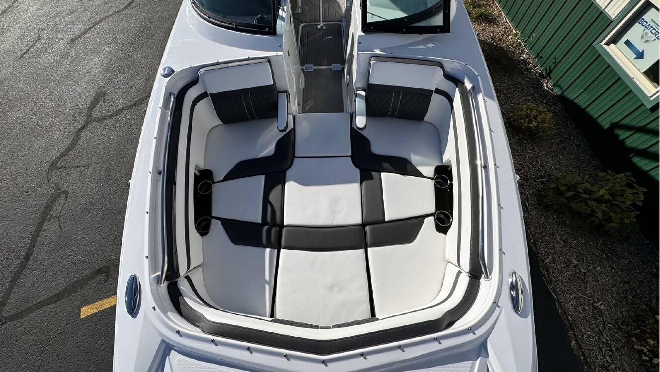 A photo of this 2026 Monterey M6 SERIES