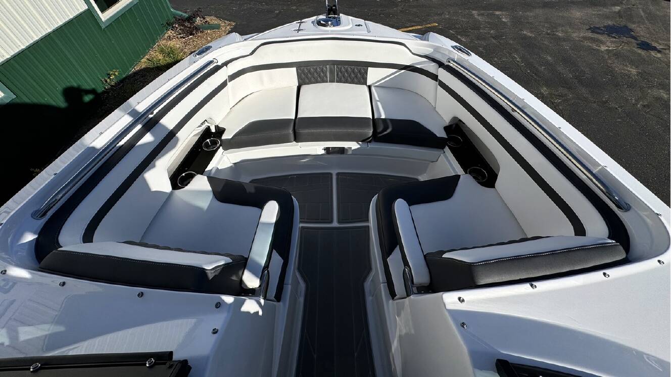 A photo of this 2026 Monterey M6 SERIES