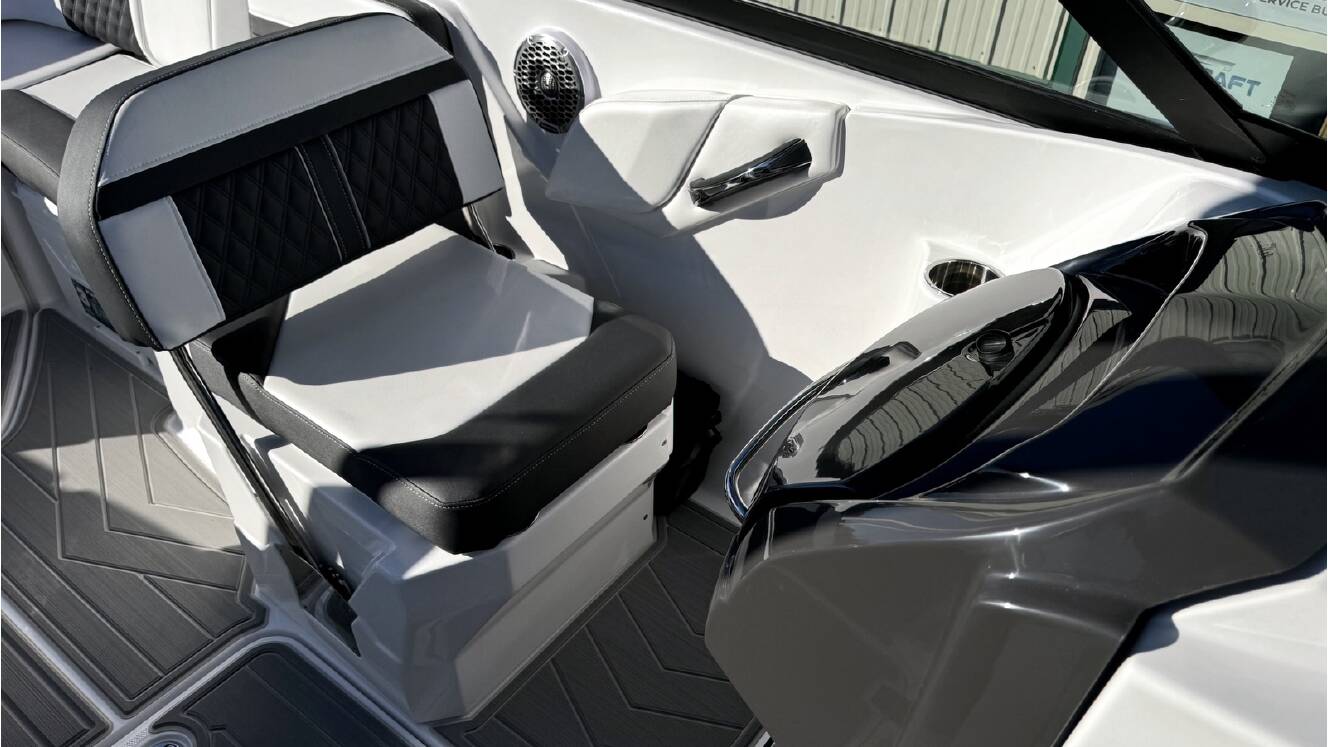 A photo of this 2026 Monterey M6 SERIES